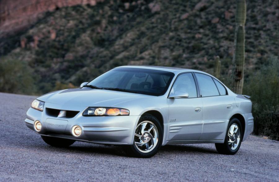  Pontiac Bonneville 2000 года  (фото 13 из 21)